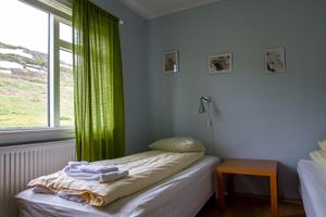 Twin room with private bathroom