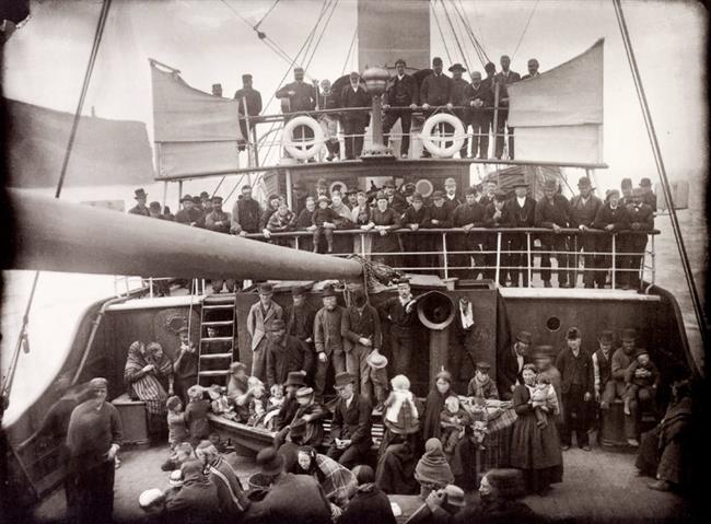 Icelanders leaving for N-Amercia, photo from Sigfús Eymundsson collection
