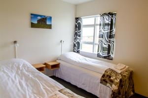 Twin room with private bathroom