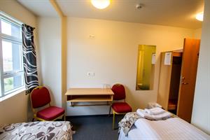 Twin room with private bathroom