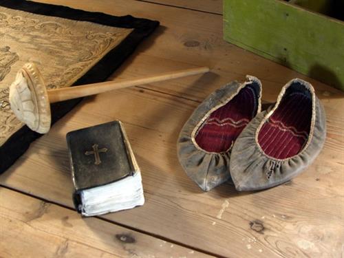 Book of hymns, sheepskin shoes and spindles were items found in every Icelandic home (photo from Laufás museum)