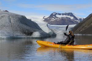Enjoy a kayaking tour on Heinabergsjökull Glacier Lagoon
