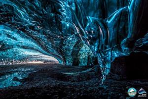 Explore the magical world of an ice cave and enjoy a glacier hike on Vatnajökull Glacier
