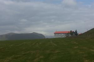 Farmhouse Lodge Skeiðflöt by Vík