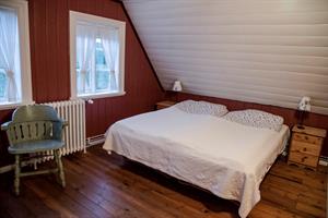 Triple room with shared bathroom