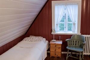 Triple room with shared bathroom