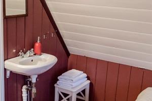 Triple room with shared bathroom