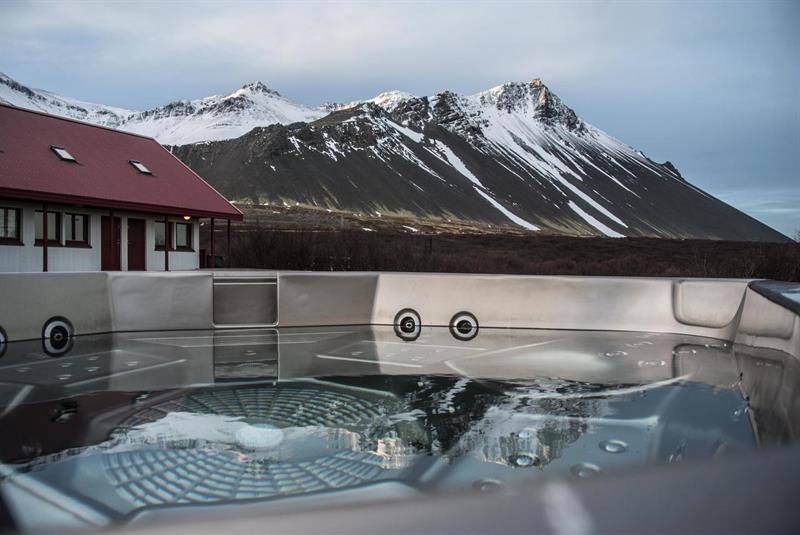Hot tub at Hotel Hafnarfjall
