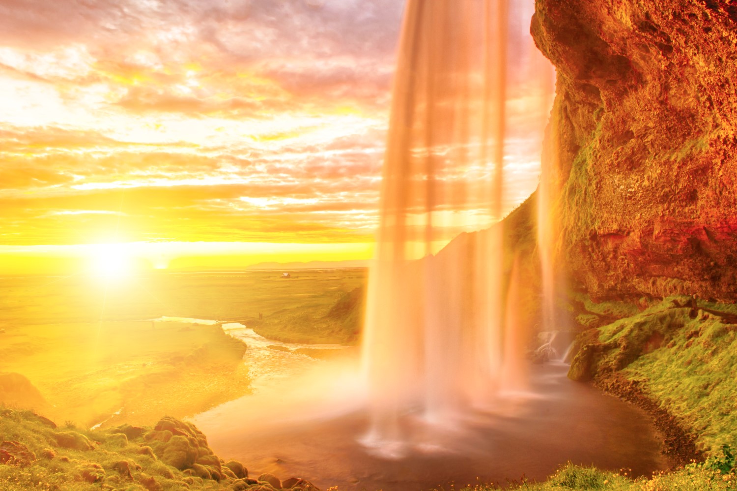 How, Where and When to See the Midnight Sun in Iceland Your Complete Guide