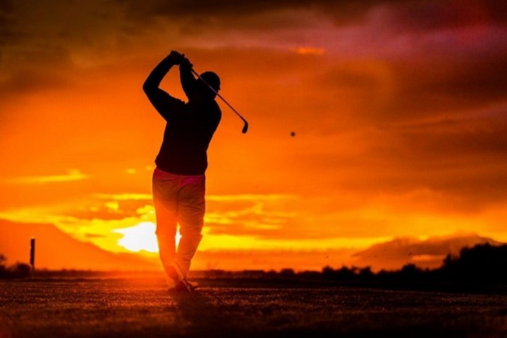 Play golf in the midnight sun in Iceland Play golf in the midnight sun in Iceland