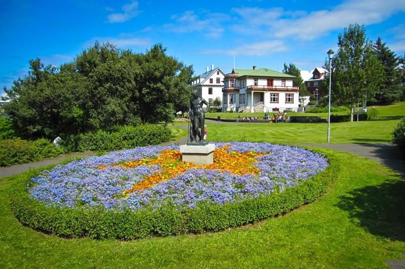 15. Hallargardurinn.jpg Hallargardurinn