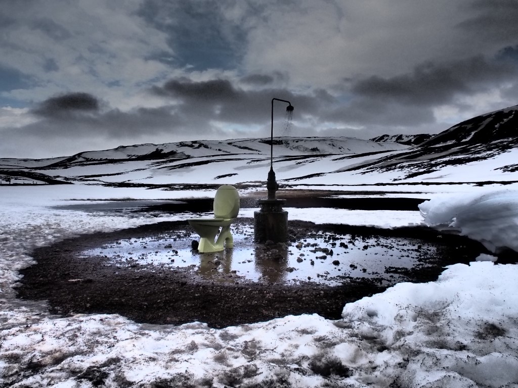 Public toilet and shower near Krafla