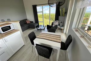 Panorama - Bright and spacious common area.
