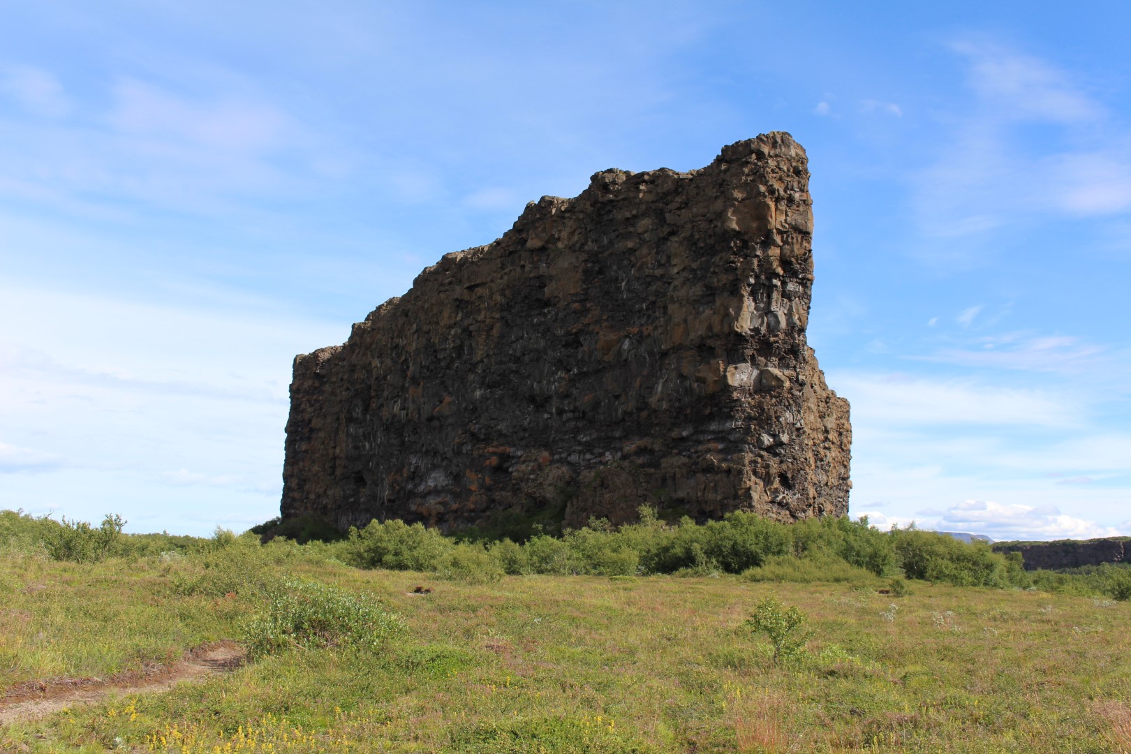 Icelandic flatiron in Ásbyrgi canyon.JPG Icelandic flatiron in Ásbyrgi canyon.JPG