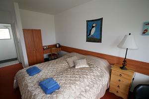 Tveggja manna herbergi með baði