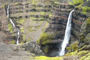 Strútsfoss Waterfall