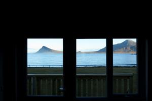 Útsýni út að Reykjaneshyrnu
