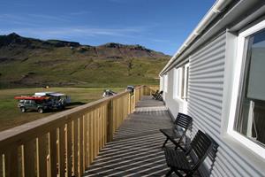Pallur fyrir framan herbergi með baði